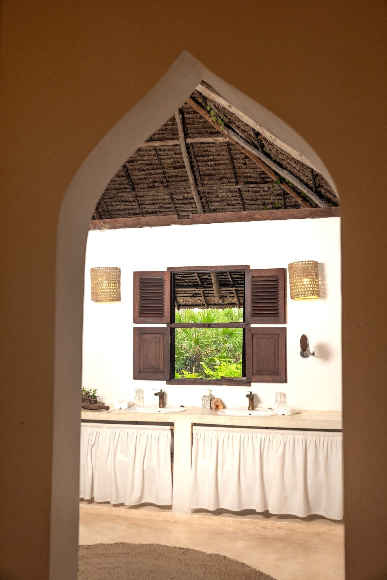 ʻOhana cabana · shared family bathroom