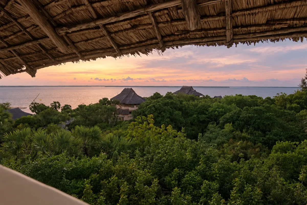 Mālama roof terrace, sunset over the channel and the treetops